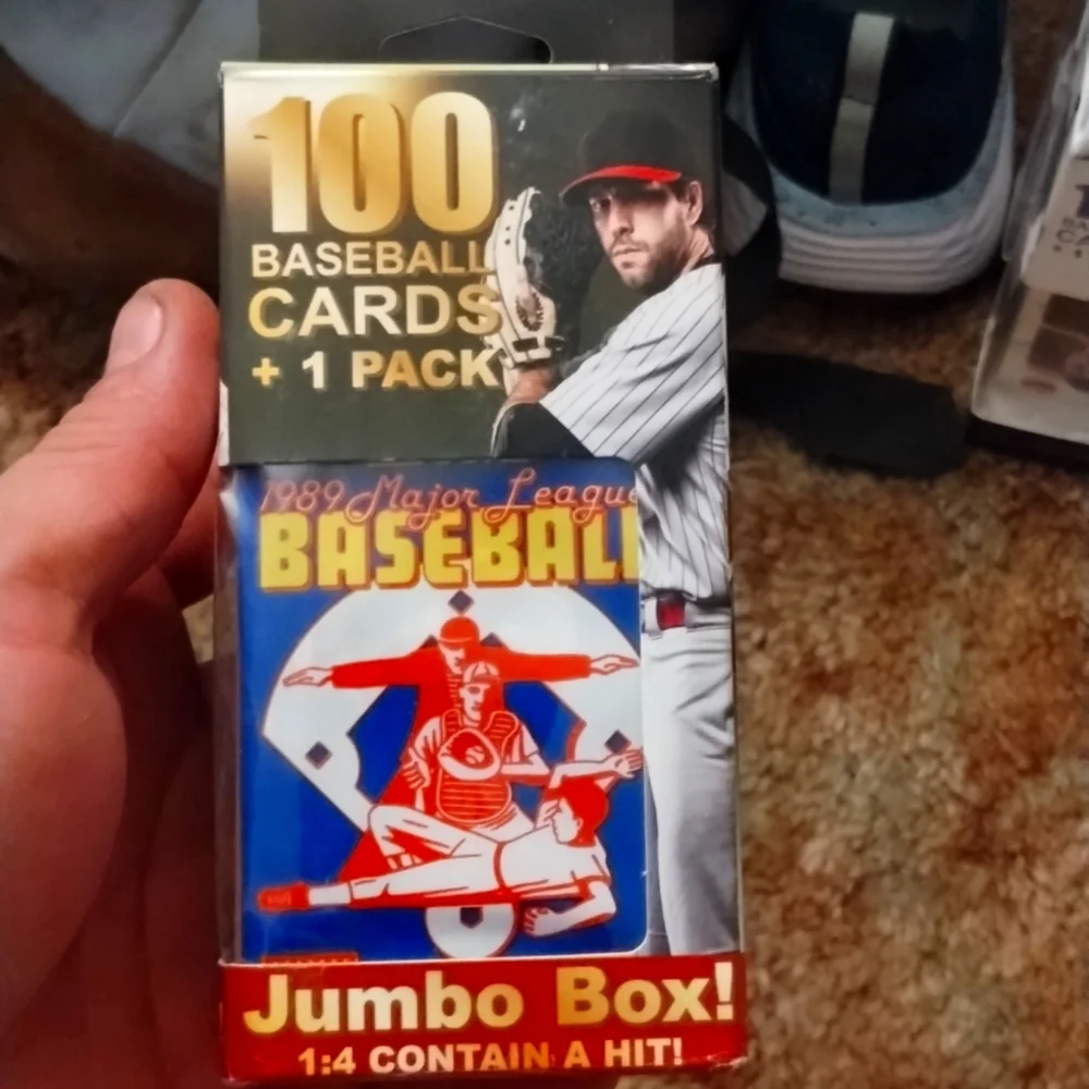 Baseball cards - Picture 1 of 4